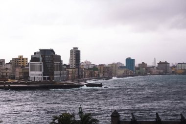 Havana, Küba, Şubat 2020: Morro Kalesi 'nden şehir manzarası