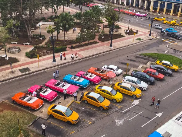 Гавана Куба Февраль 2020 Года Старинные Винтажные Автомобили Улицах Города — стоковое фото