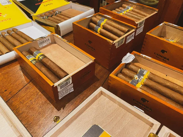 Havana, Küba, Şubat 2020: Kutuda puro