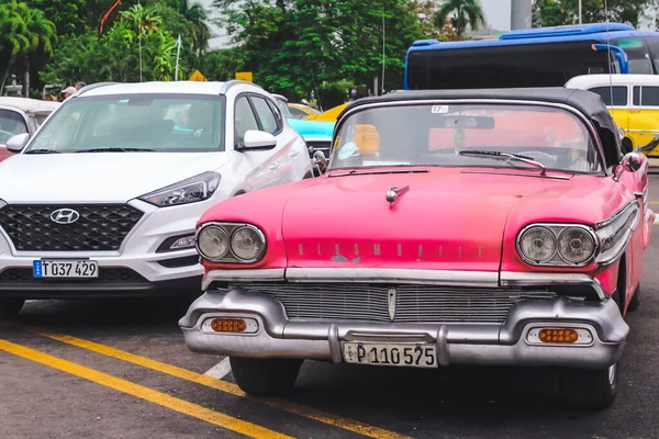 Гавана Куба Февраль 2020 Года Старинные Винтажные Автомобили Улицах Города — стоковое фото