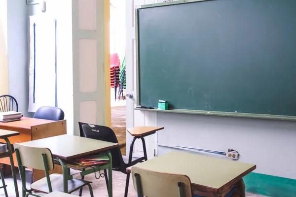 Havana, Küba, Şubat 2020: Afrika Kültür Müzesi binasında bir okul sınıfı