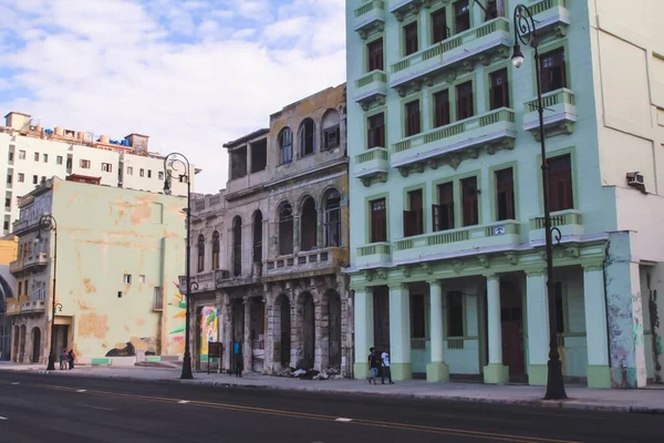 Habana Cuba Febrero 2020 Antiguo Edificio Con Columnas Paseo Marítimo —  Fotos de Stock