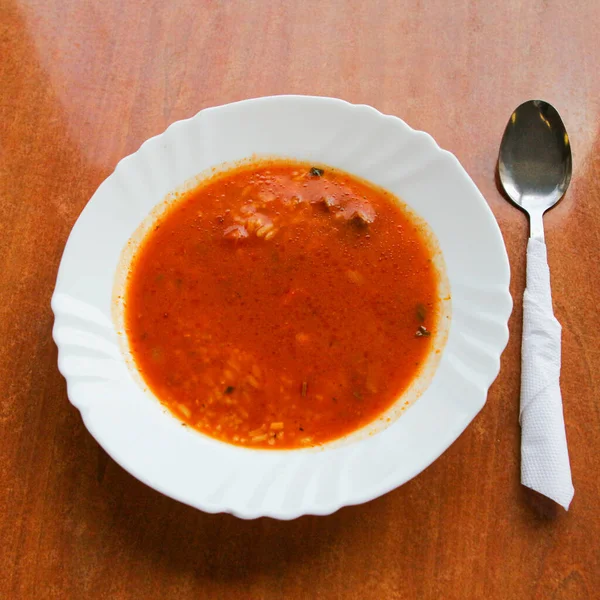 Soupe Dans Une Assiette Blanche Sur Fond Bois Brun Soupe — Photo