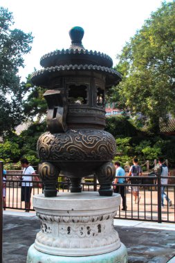 Pekin, Çin, 31 Temmuz 2018: Yiheyuan parkındaki Çin imparatorlarının konutunda antik bronz heykel