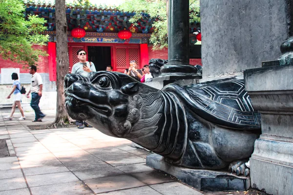 Dengfeng China Agosto 2018 Estátua Dragão Bisi Uma Cruz Entre — Fotografia de Stock