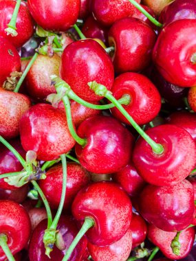 Kırmızı kiraz ve kesikleri yakın çekim