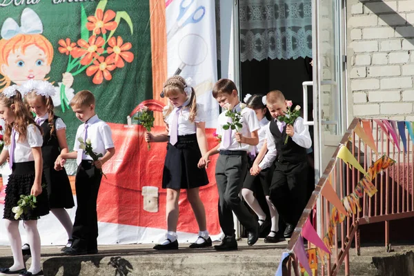 Stanitsa Konstantinovskaya Rússia Setembro 2020 Elegantes Alunos Primeira Série Com — Fotografia de Stock