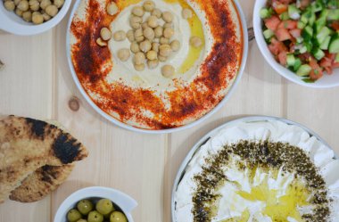 sarımsak, limon, pide, pide, tahin, tahin sosu, geleneksel, vegan gıda, vegan, Vejetaryen, Humus plaka, Humus, gıda, kase, nohut, petrol, Aperatif, üst, görünümü, zeytin, Akdeniz, taze, sağlıklı, mutfağı, arka plan, meze, plaka, Arapça, Lübnan, ekmek, Doğu, geçmiş