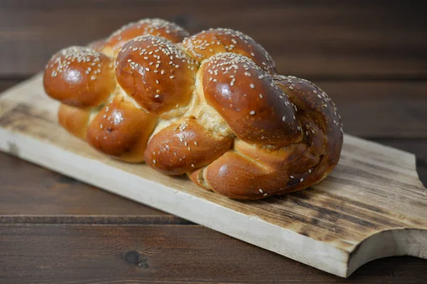 Traditional Jewish Sweet Challah Bread Wood Plate Wooden Table Background — Stock Photo, Image