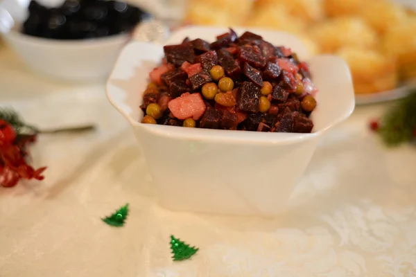 Gıda Tablo Yeni Yıl Arifesinde Geleneksel Rus Salatası Herring Bir — Stok fotoğraf