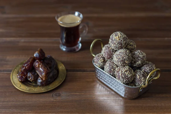 Dates and oatmeal energy balls or bites no cook