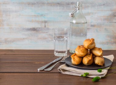 pirojki. geleneksel lezzetli Rus patty 