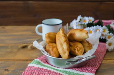 pirojki. geleneksel lezzetli Rus patty 