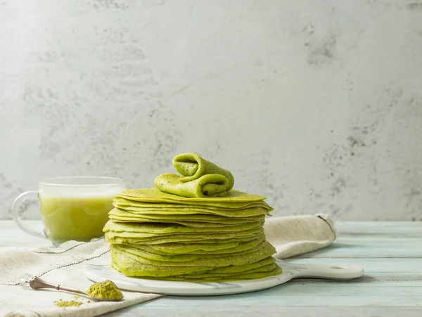 Мача зелений чай з зеленими креветками — стокове фото