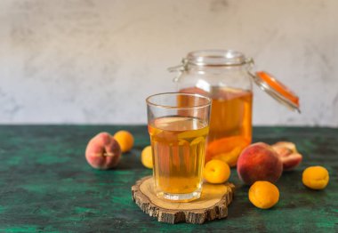 fermente çiğ kombucha çayı 