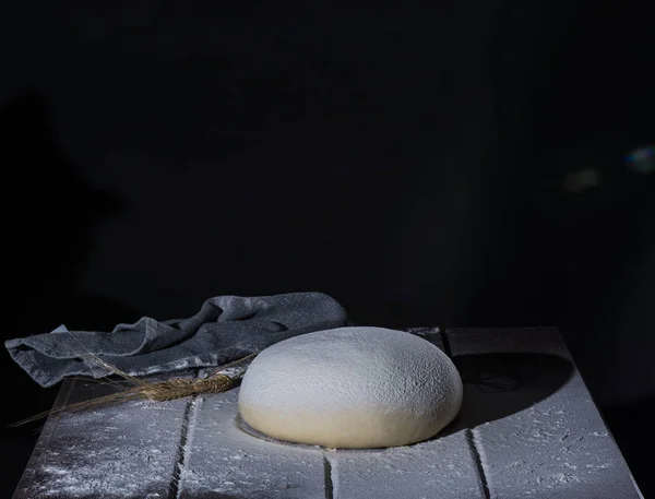 Hefeteig für Brot oder Pizza — Stockfoto