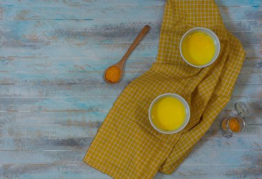 Altın zerdeçal süt