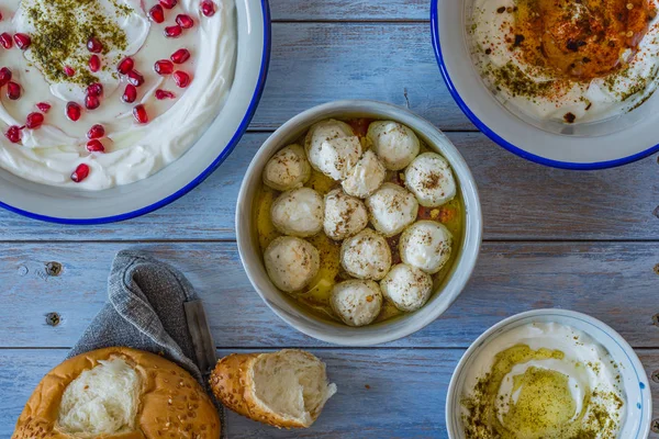 Popular Oriente Medio aperitivo labneh o labaneh — Foto de Stock