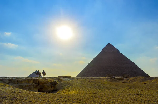 Wielka Piramida w Gizie w Egipcie Kair z Sfinks i wielbłąda — Zdjęcie stockowe