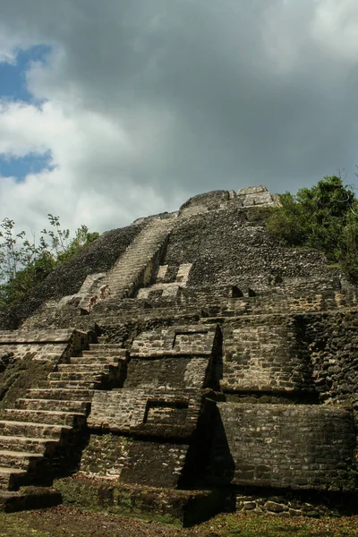 Mayan High Temple Lamanai Belize — Stock Photo, Image