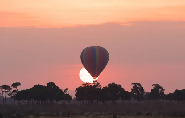 Globo Rayas Grandes Sobre Hermoso Fondo Del Atardecer —  Fotos de Stock