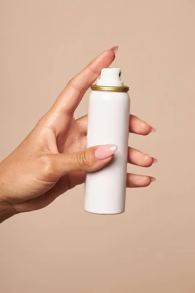 Hand hygiene spraying an antiseptic on a beige background. Using Sanitizer for Virus Prevention and Health — Stock Photo, Image