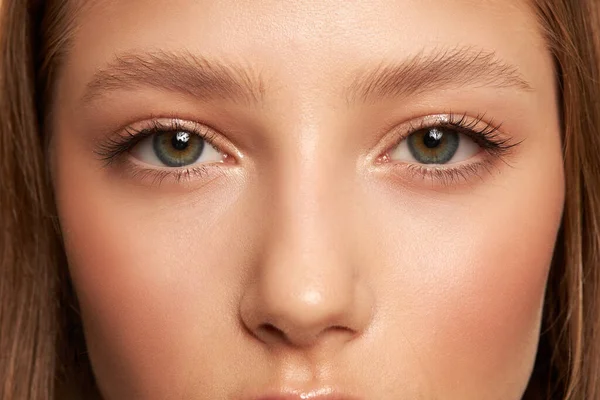 Closeup Of Beautiful Young Woman Face With Natural Makeup — Stock Photo, Image