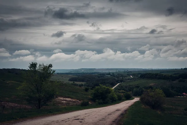 Дорога Дождливое Небо Днем — стоковое фото
