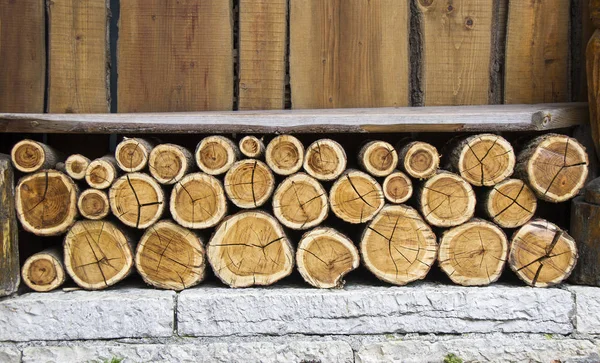 Los anillos de árboles cortaron. Árbol tronco fondo . — Foto de Stock