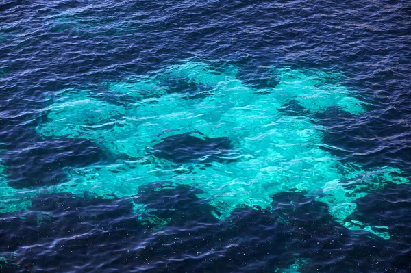 Deniz suyunun dokusu. Yaz dönemi. Okyanus yüzeyi. — Stok fotoğraf
