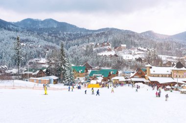 .Aktif dinlenme Kayak Merkezi. Mygovo. Ukrayna.