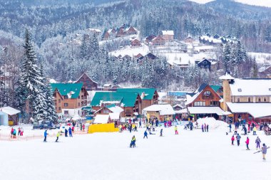 .Aktif dinlenme Kayak Merkezi. Mygovo. Ukrayna.