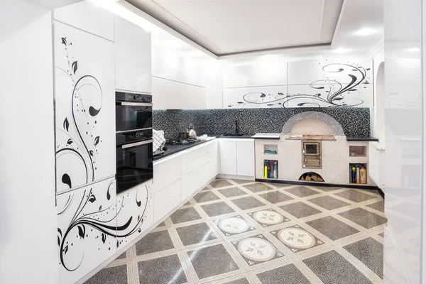 Desain Interior Bersih Putih Modern Dapur Dengan Pintu Dicat — Stok Foto