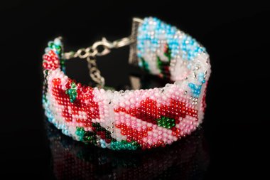 .Boncuk işi yapılmış. Bilezik.