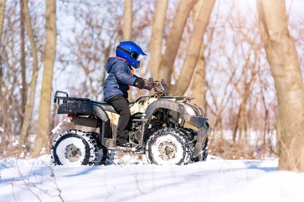 Viaja Invierno Atv Hermosa Naturaleza Invierno — Foto de Stock