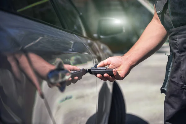 Medición Del Espesor Del Revestimiento Pintura Del Coche Con Medidor — Foto de Stock