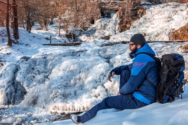 Man Reist Mooie Winter Natuur — Stockfoto