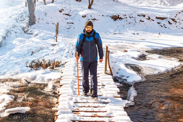 Man Reist Mooie Winter Natuur — Stockfoto