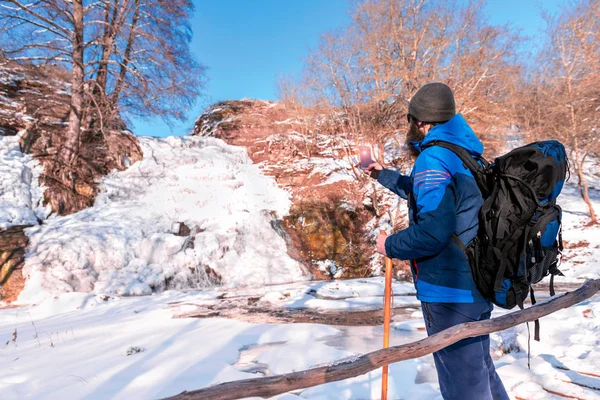 Man Reist Mooie Winter Natuur — Stockfoto