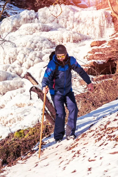 Man Reist Mooie Winter Natuur — Stockfoto