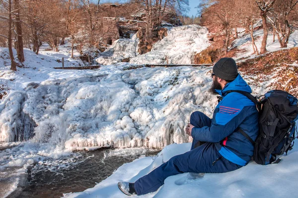 Man Reist Mooie Winter Natuur — Stockfoto