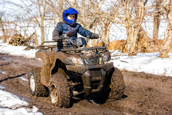 Chłopiec Jest Jazda Atv Road — Zdjęcie stockowe