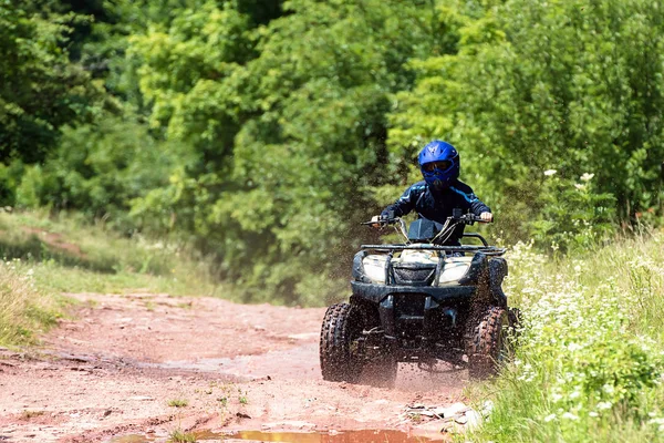 Een Ritje Atv Rode Weg — Stockfoto