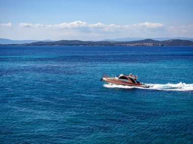 .Güzel bir Motorbot Akdeniz manzarası.