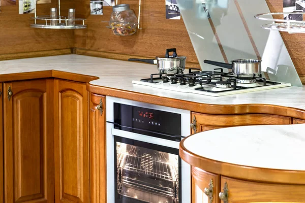 Klasické Dřevěné Kuchyně Ztělesnění Moderního Designového Řešení — Stock fotografie