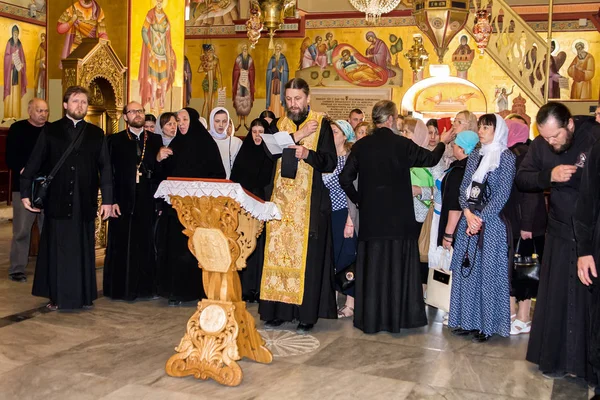 Israel Tabor 2016 Grupo Peregrinos Ortodoxos Rinde Culto Iglesia Transfiguración — Foto de Stock