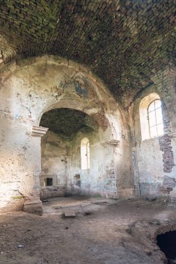 Chervone eski bir kilise kalıntıları. Ukrayna