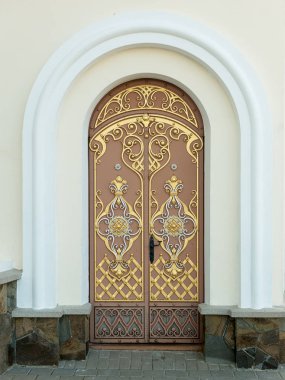 Antik metal kapılar. Pochaev Lavra. Ukrayna