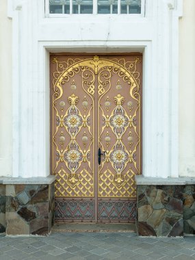Antik metal kapılar. Pochaev Lavra. Ukrayna