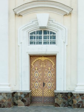 Antik metal kapılar. Pochaev Lavra. Ukrayna